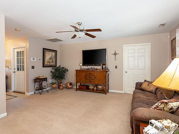 4th image of 272 Rosemary Ln