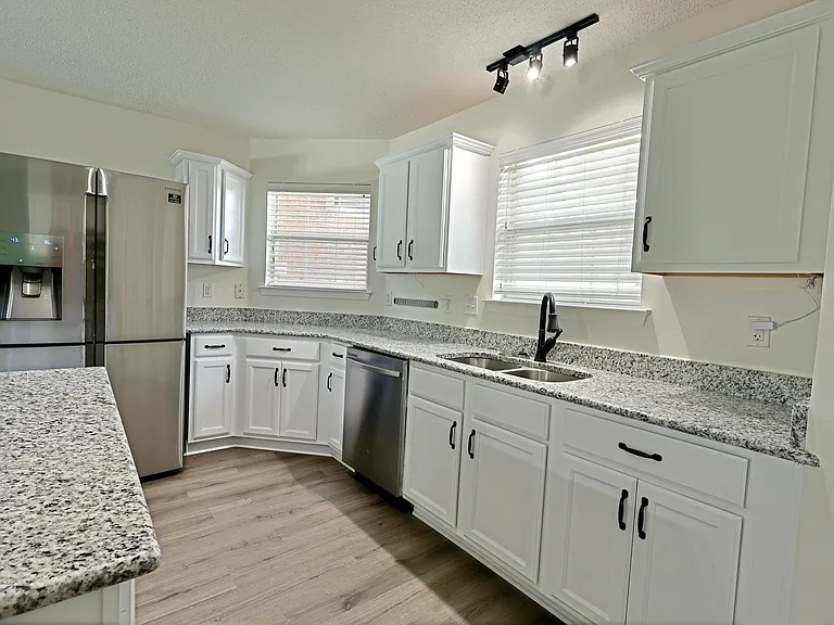 2345 Ortega St — Photo 5