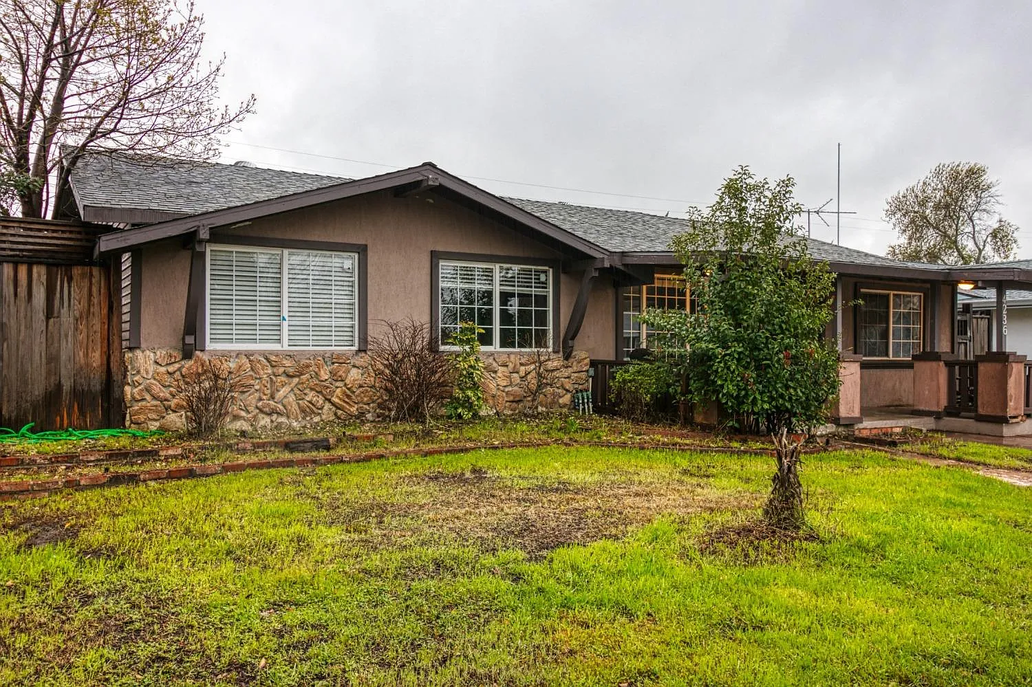 4236 Sloan Dr photo 1