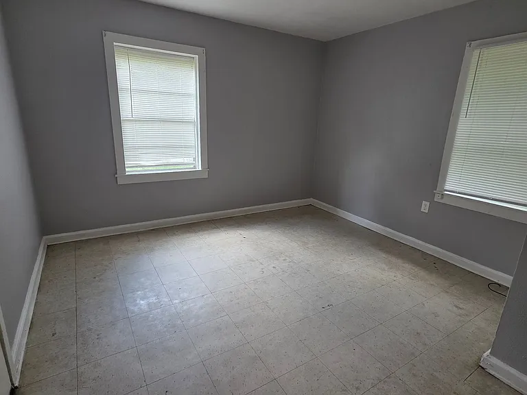 1127 Avalon Ave — Photo 4