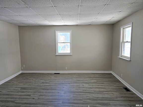 5th image of 121 E Main St