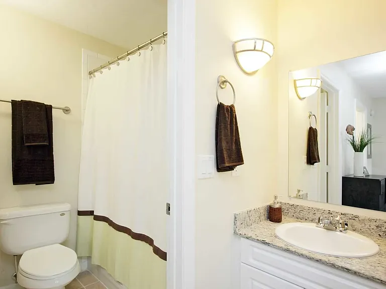 Naples 701 Apartments — Photo 10