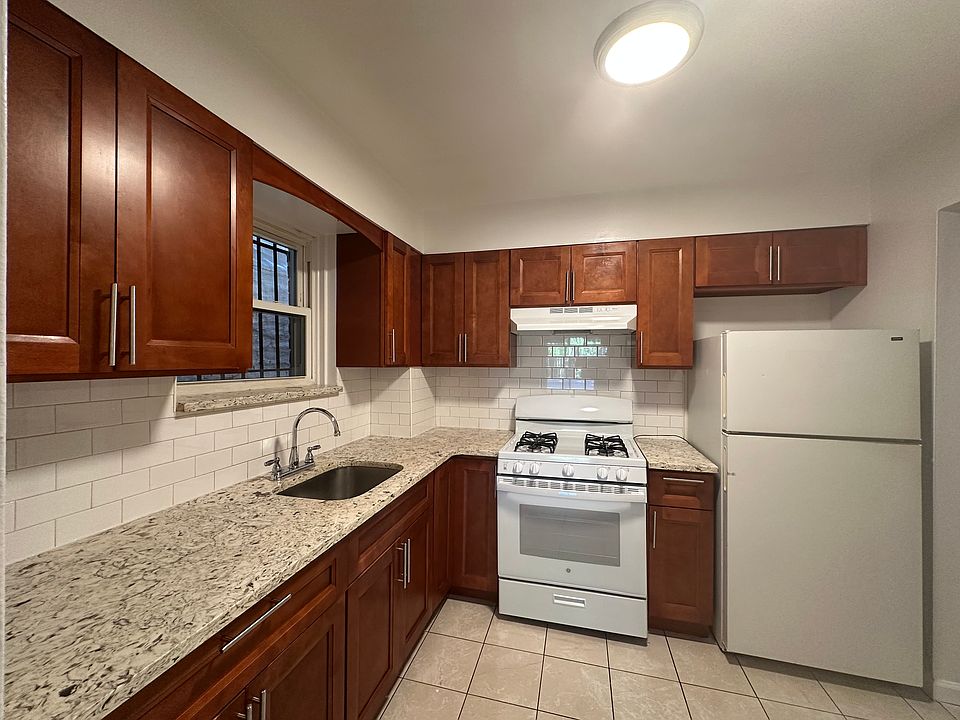 1st image of 14153 Pershing Cres APT 1