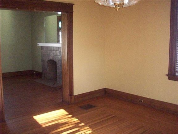 3rd image of 2219 Cleneay Ave