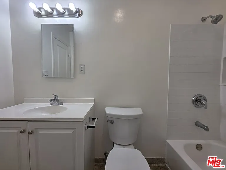 1224 N Fairfax Ave #7 — Photo 14