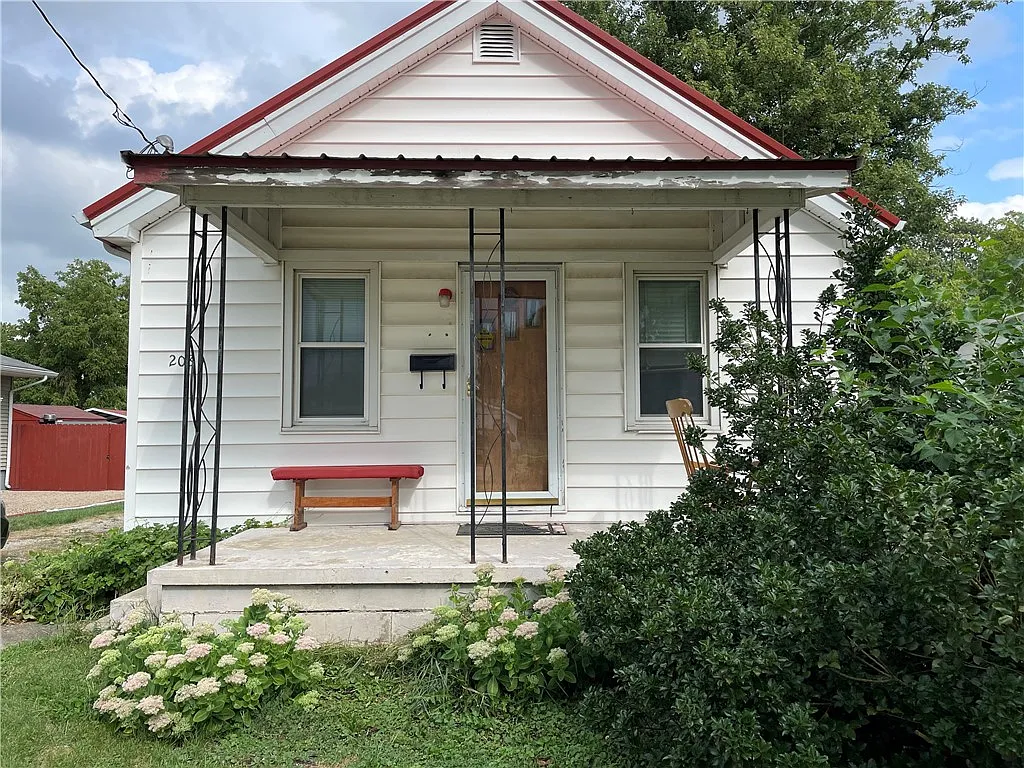 208 N 6th St photo 1