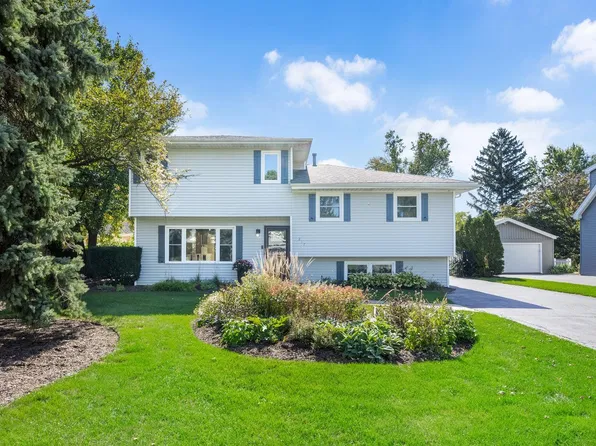 217 Holly Ave, Darien, IL 60561