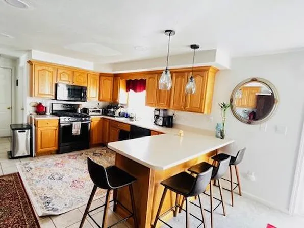 36 Delaware Ave, Lowell, MA 01854