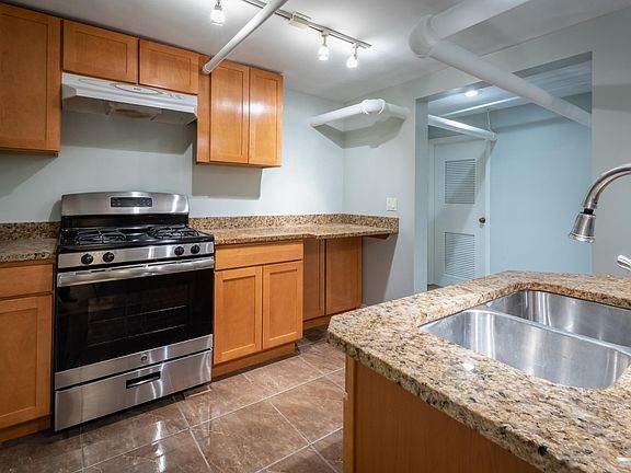 3rd image of 1471 W Berwyn Ave #G
