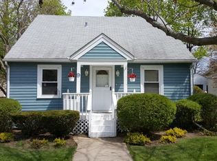 9 S Du Bois Ave, Elgin, IL 60123