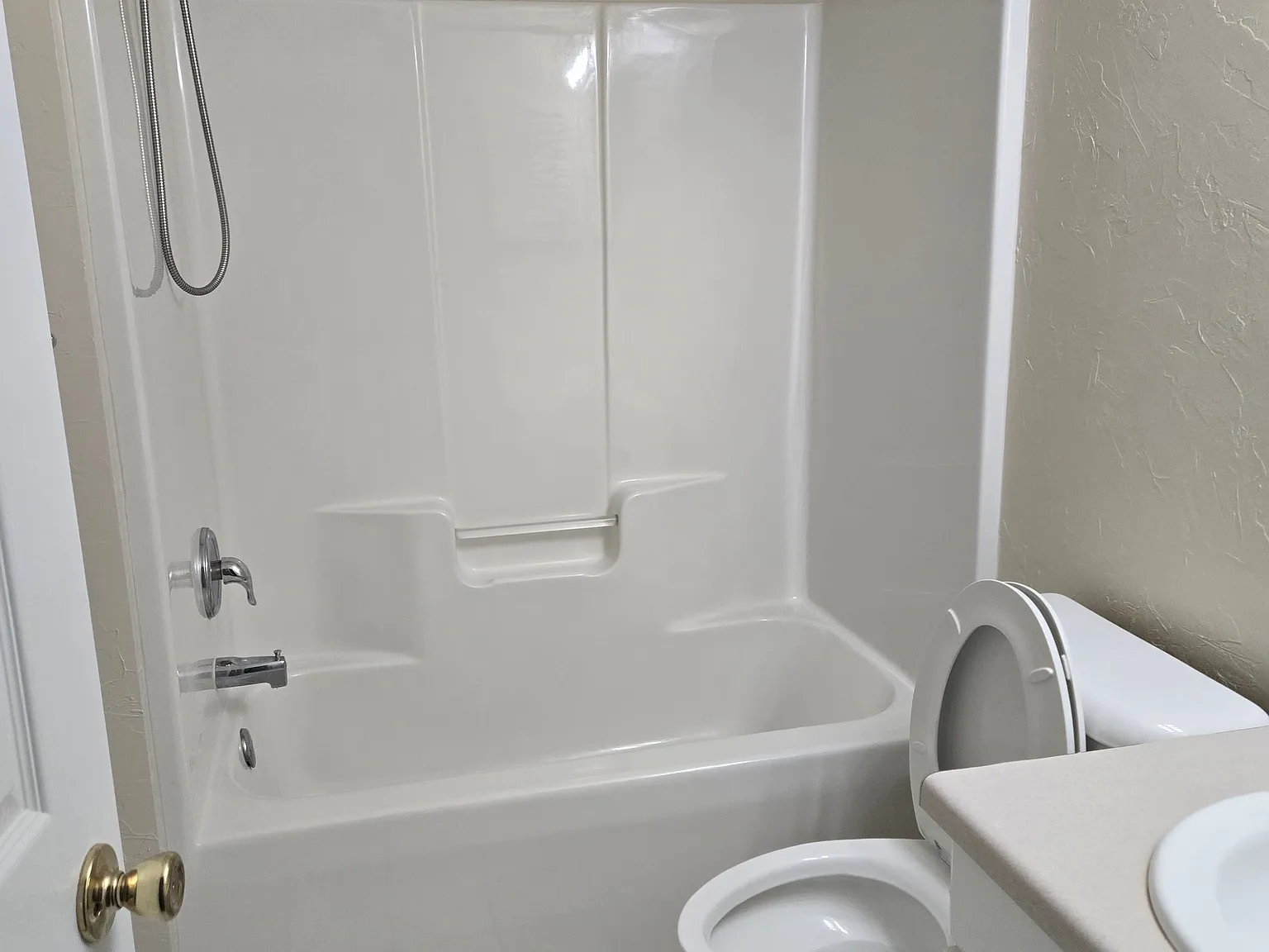 2 bed, 2.5 bath, 1358 sqft, $1,650 — Photo 1