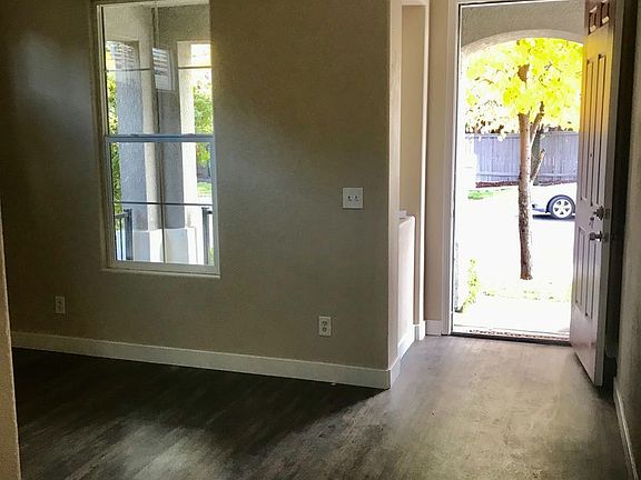 4th image of 1760 Daggett Way