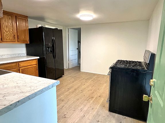 5th image of 204 Pine St