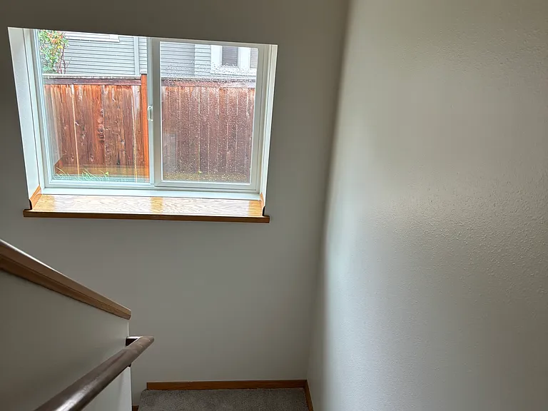704 Gladstone St — Photo 17