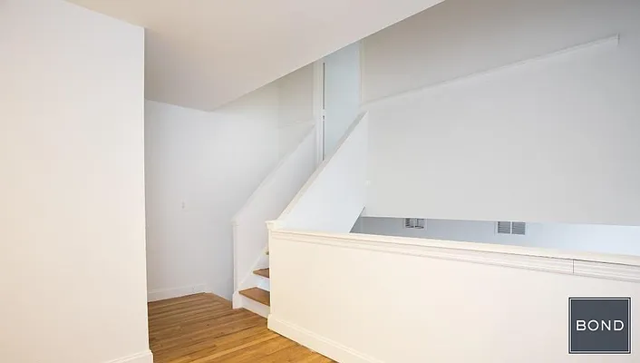 Rented by Bond New York | media 17