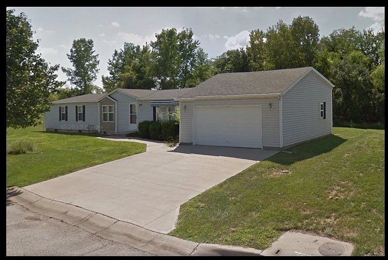 1st image of 401 NE Poplar Ct