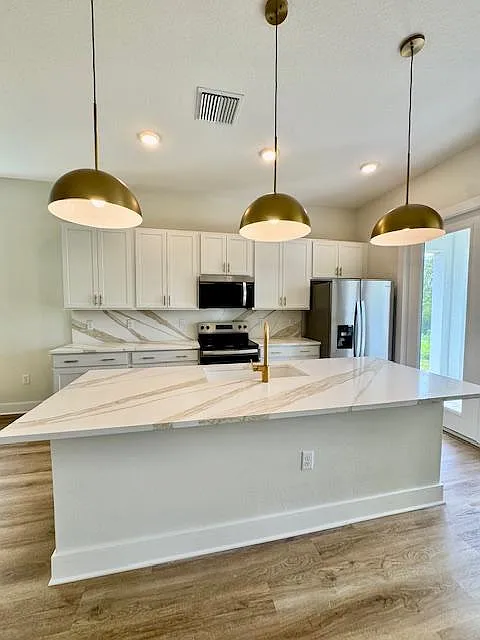 3 bed, 2.5 bath, 1964 sqft, $3,200 — Photo 3