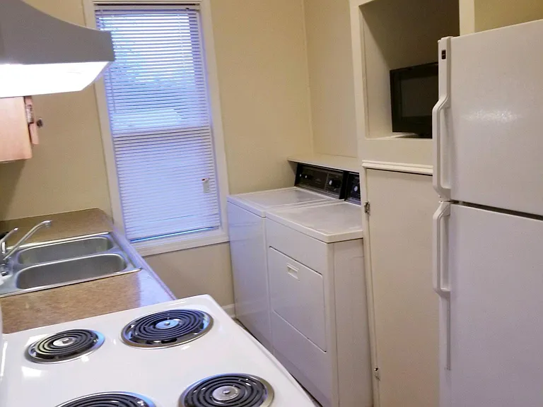 630 West Ave #B — Photo 3