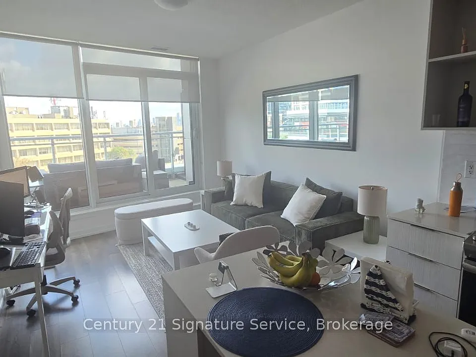 2520 Eglinton Ave W #307