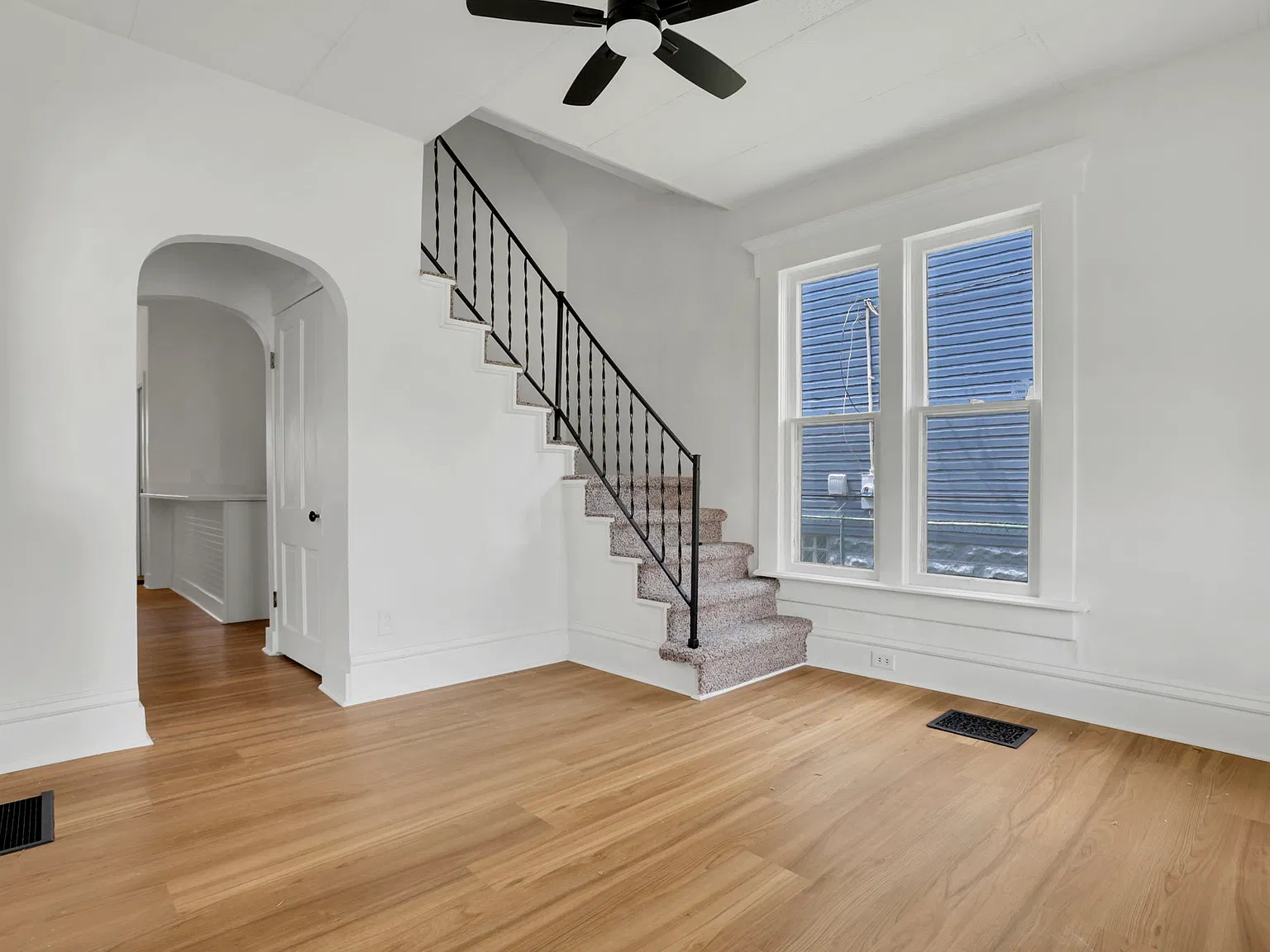 3 bed, 874 sqft, $1,600 — Photo 3