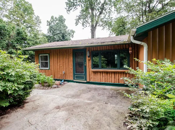 5796 South Hacker DRIVE, West Bend, WI 53095