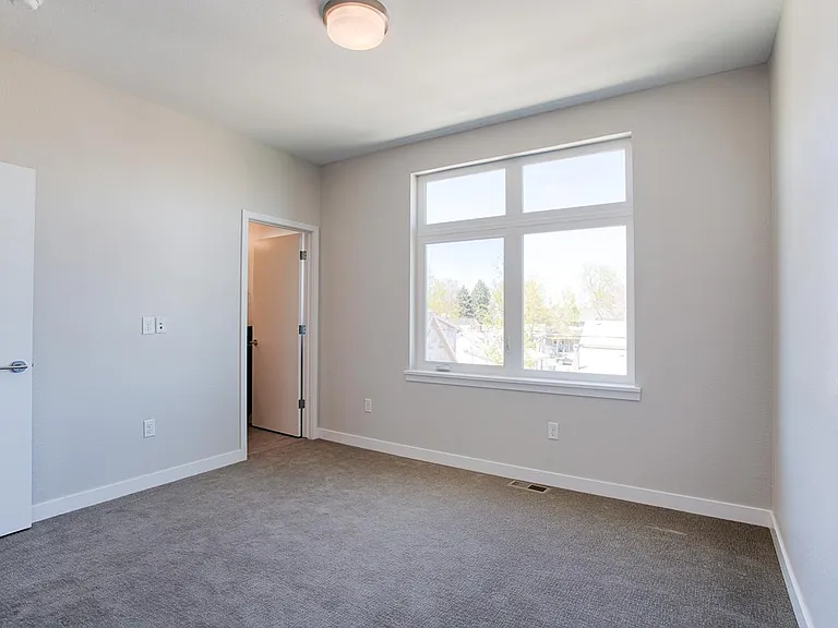 323 E Simpson St — Photo 9