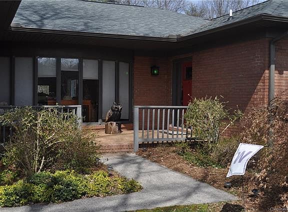 4th image of 120 Larchmont Dr