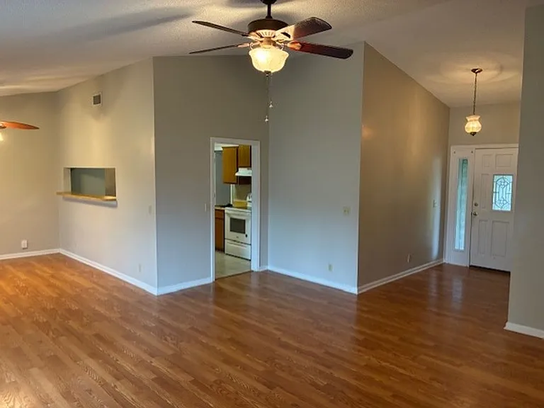 114 N Woodvalley Dr — Photo 4