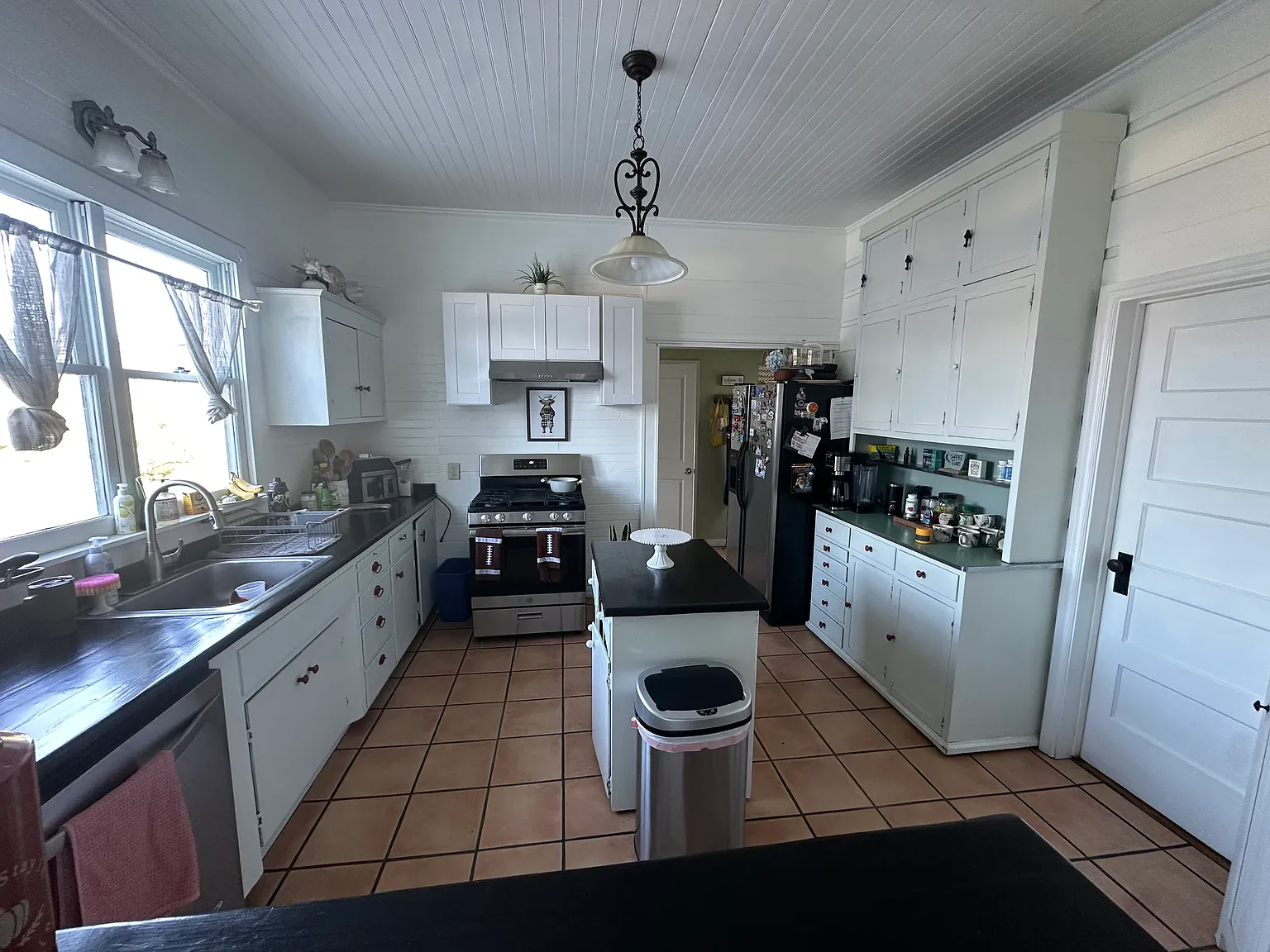 3 bed, 2100 sqft, $3,300 — Photo 3