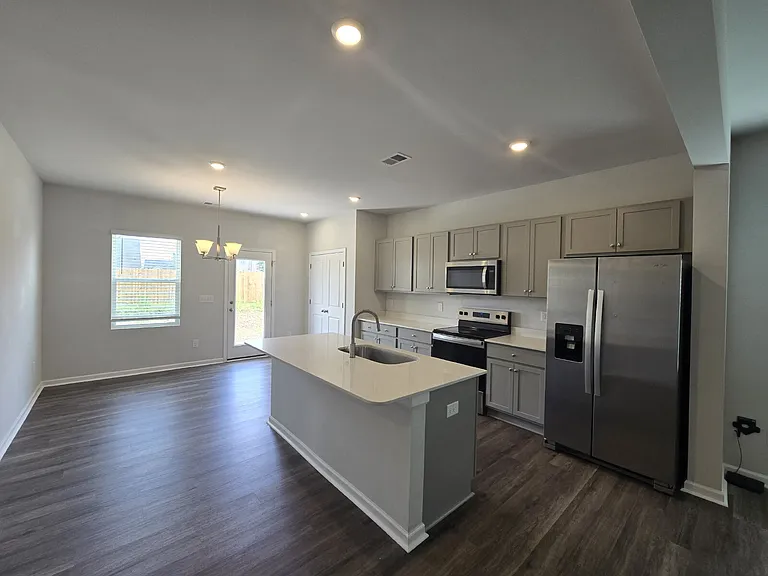 517 Sandy Hollow Dr — Photo 4