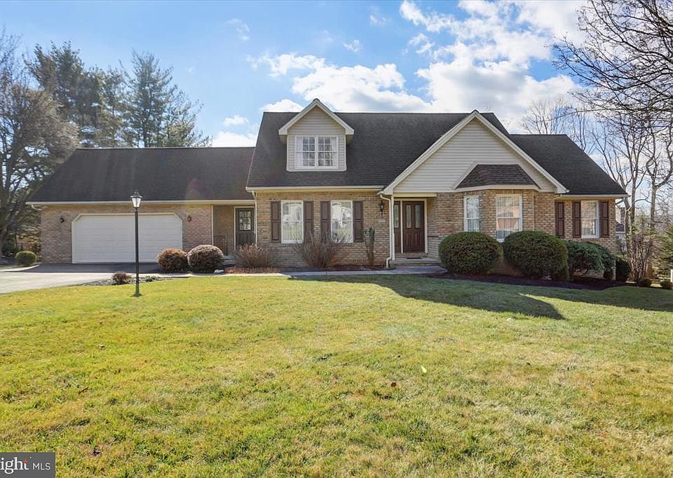 1st image of 1827 Bonnie Blue Ln