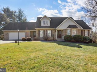 1827 Bonnie Blue Ln, Middletown, PA 17057