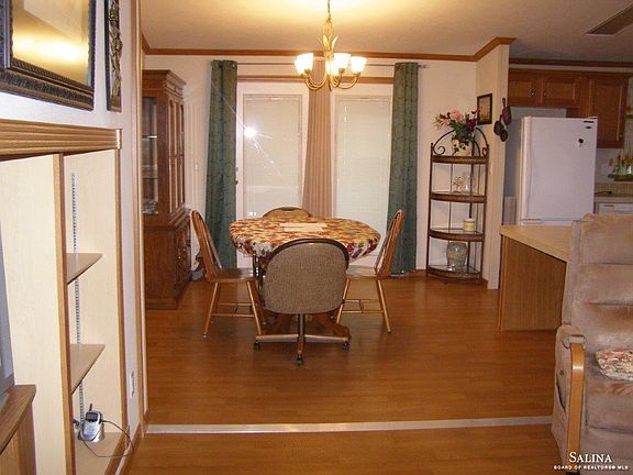 4th image of 100 Cottonwood Dr