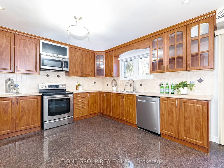 382 Elgin Mills Rd W — Photo 17