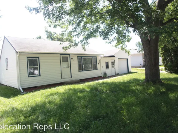 1121 11th St, Silvis, IL 61282
