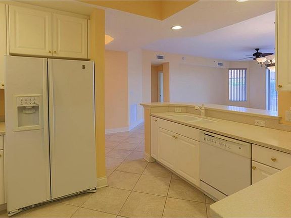 4th image of 521 Mandalay Ave APT 304