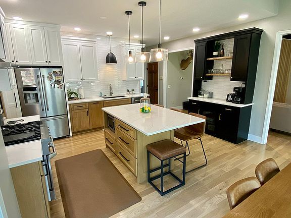 3rd image of 1408 Wellington Way