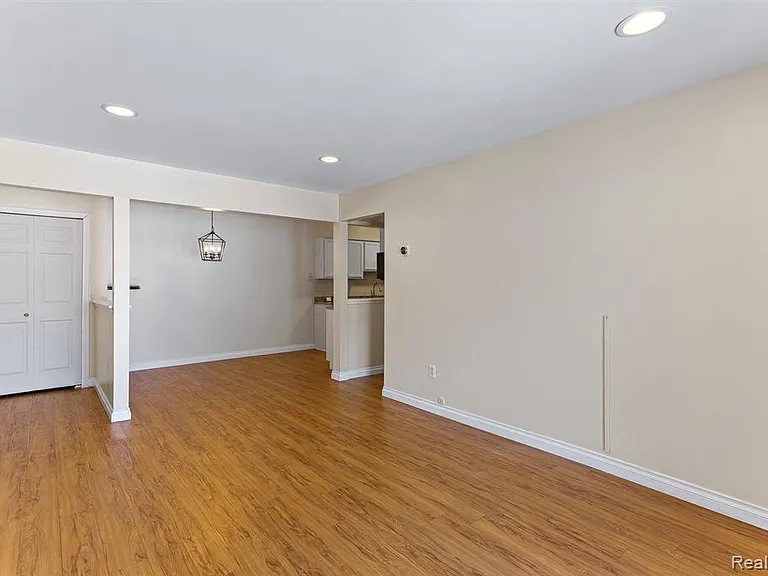 44435 Savery Dr — Photo 4