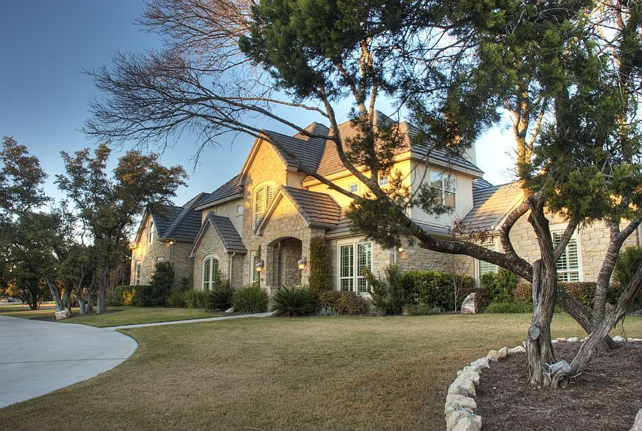 Elegant 5283 sq ft home in prestigious gated waterfront community in Lakeway