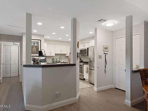 5th image of 5420 Sylmar Ave APT 207