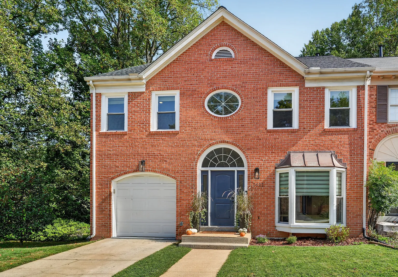 7411 Crestberry Ln — Photo 3