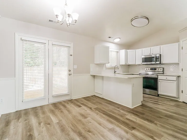543 S 1330 W — Photo 5