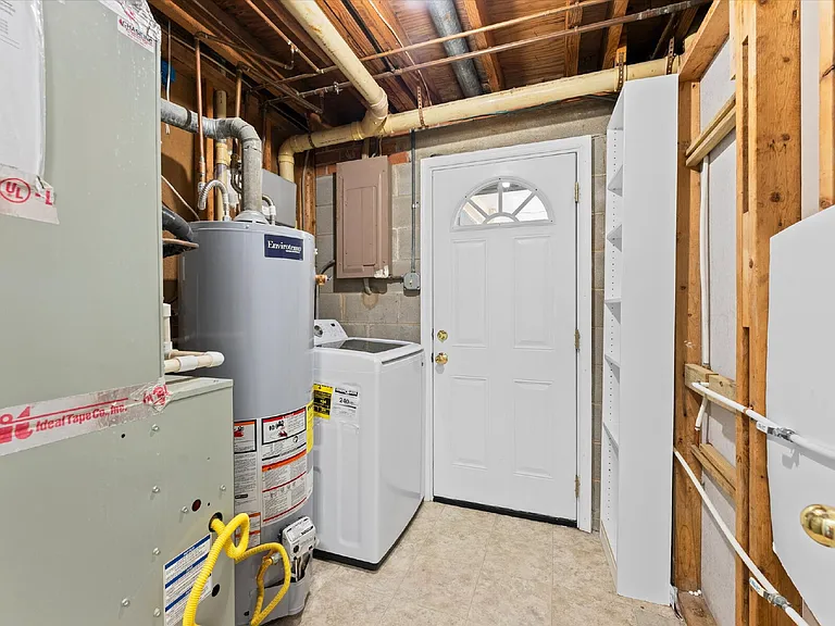 2220 Lauderdale Dr — Photo 34