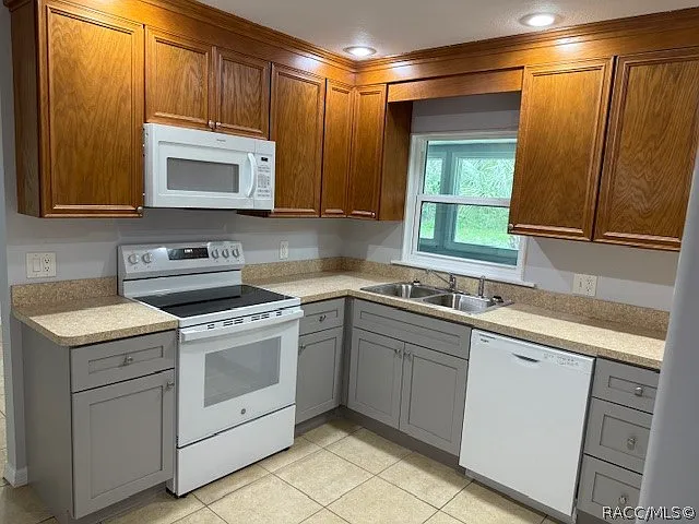 410 NE 11th St — Photo 3