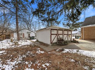 6909 W Niles Ter, Niles, IL 60714