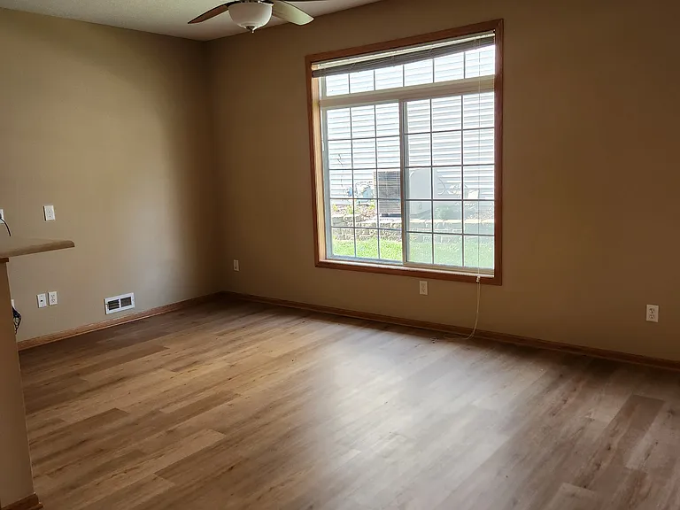 719 Kitterman Cir — Photo 2
