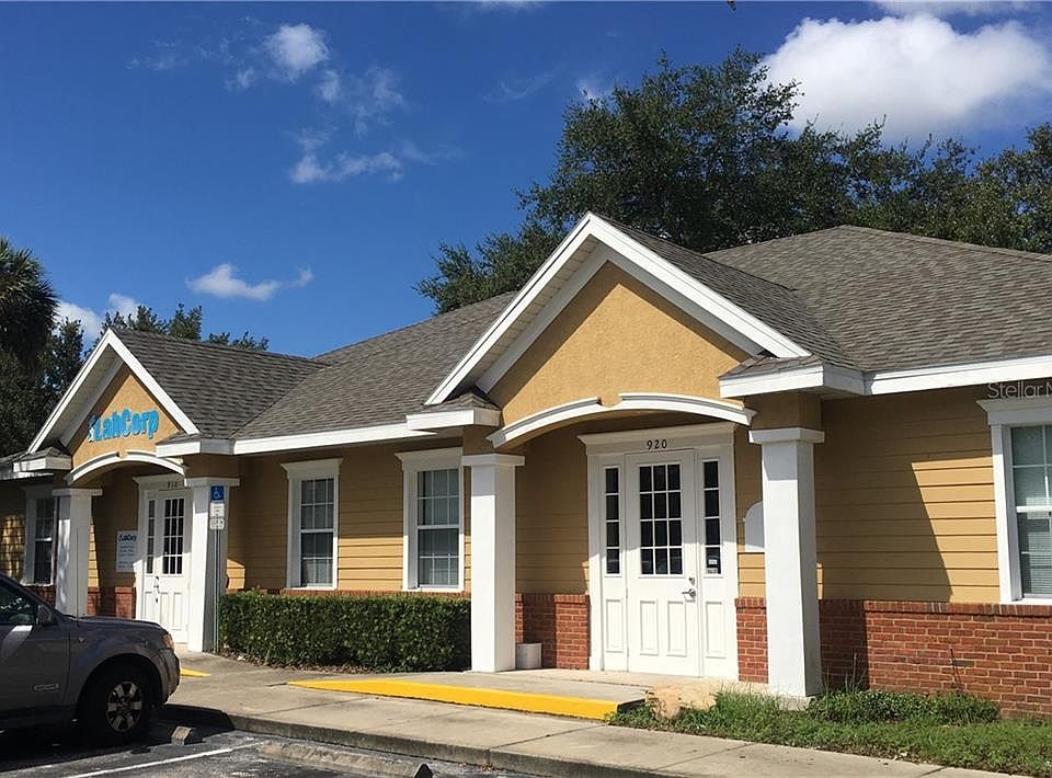 1st image of 900 Lexington Green Ln