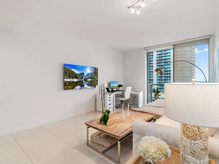 1060 Brickell Ave #2207 — Photo 4