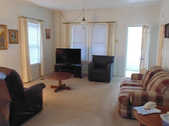 2nd image of 2454 Putnam St