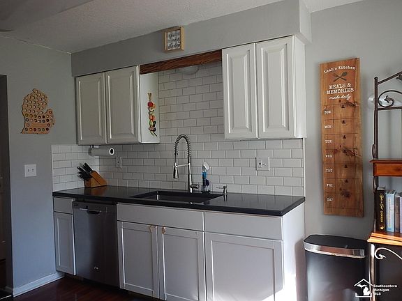 5th image of 4396 Steck Dr